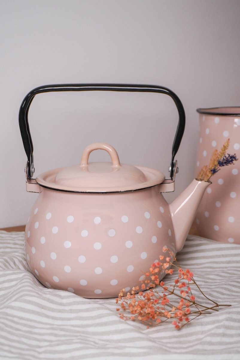 Konvice smaltovaná s puntíky růžová 2 500 ml