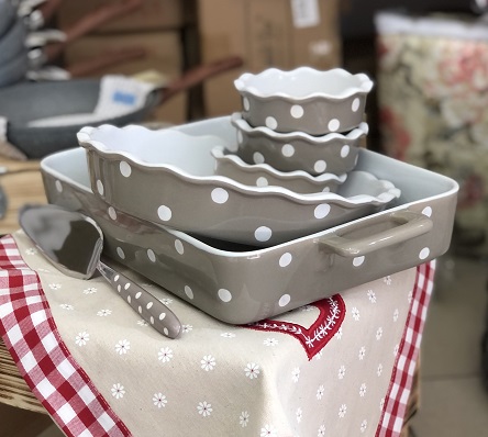 Zapékací mísa velká šedá s puntíky 38 cm