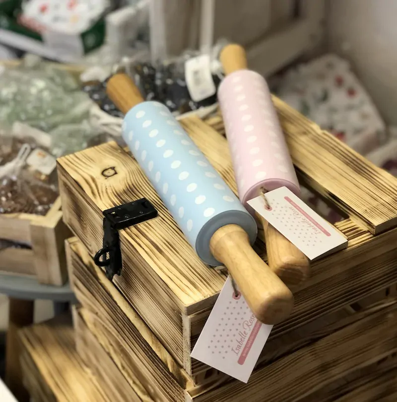 Silikonový váleček světle modrý s bílými puntíky 38 cm