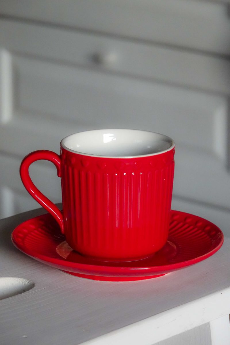 Porcelánový šálek s podšálkem pastelově červený