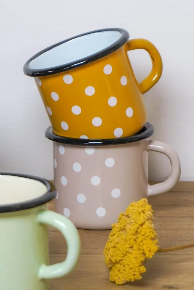 Smaltovaný hrnek s puntíky růžový 400 ml 