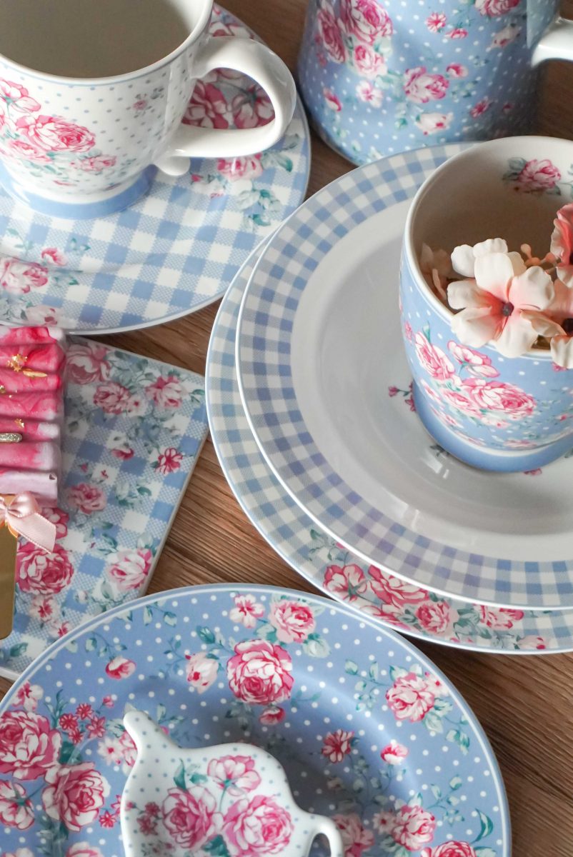 Porcelánový talíř velký s květy Julia 23 cm 