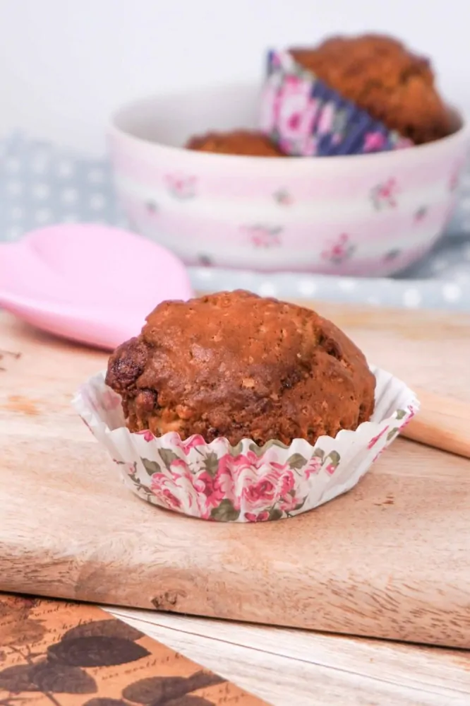Cukrářské košíčky na muffiny Bella s květy (bílé) 60 ks 
