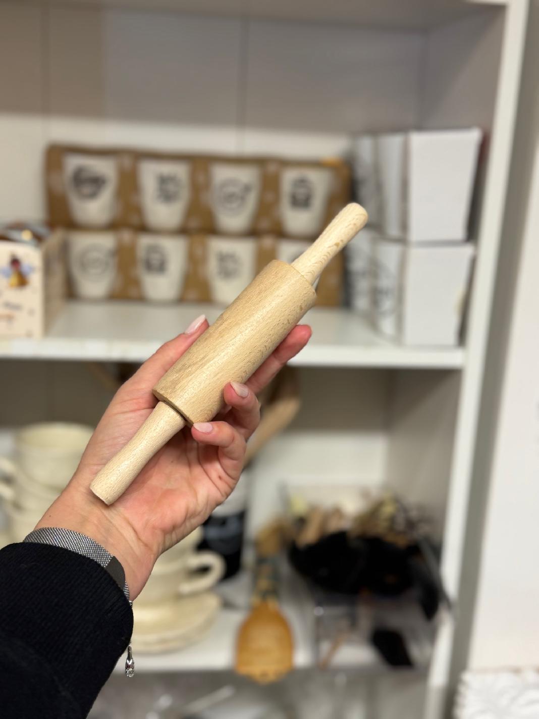 Malý dřevěný váleček na těsto 11 × 4 cm | Praktický kuchyňský pomocník