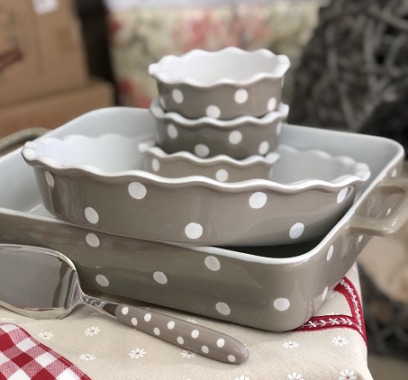 Zapékací mísa velká šedá s puntíky 38 cm