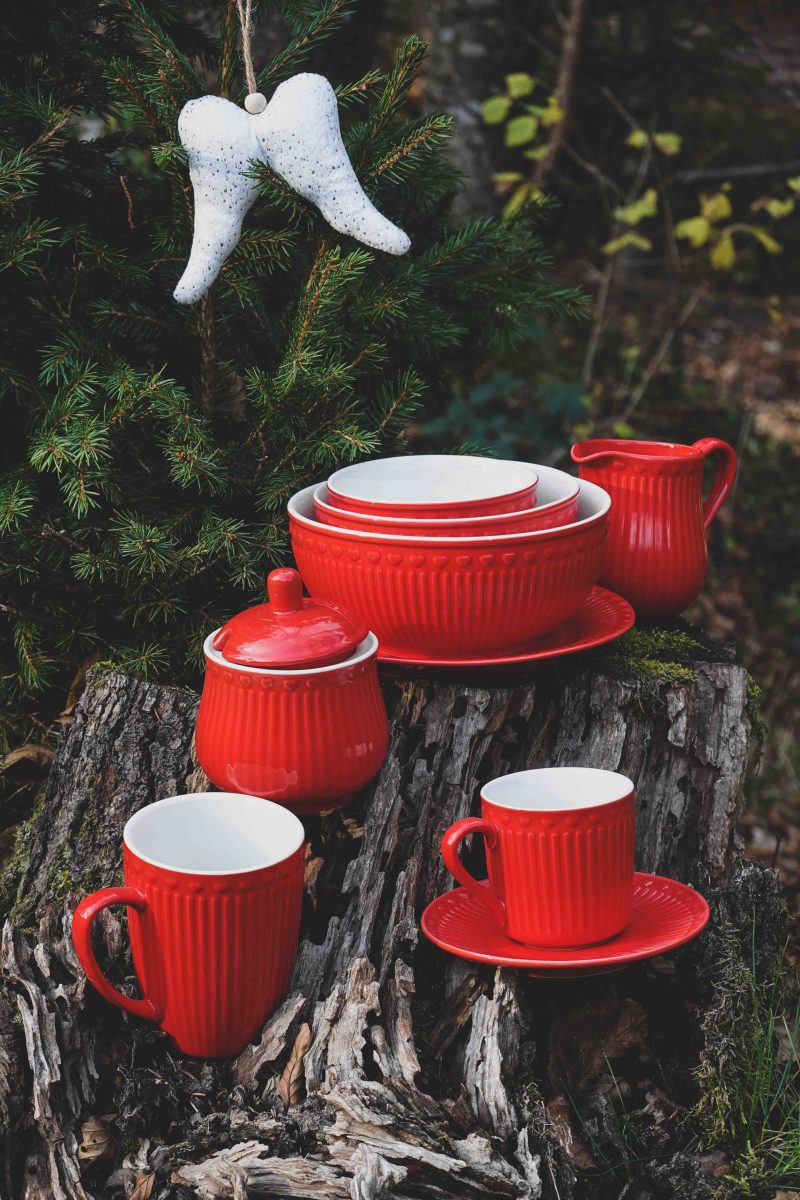 Porcelánový hrnek v pastelově červené barvě 325 ml