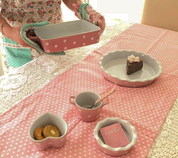 Keramická zapékací mísa růžová s puntíky 29 cm