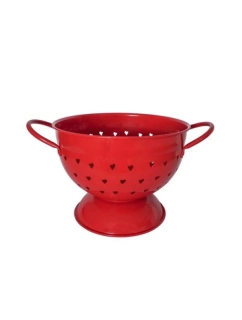 Červený kovový cedník se srdíčky 21 cm 