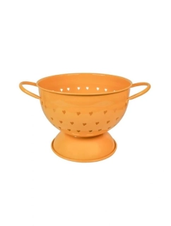 Hořčicový kovový cedník se srdíčky 21 cm 