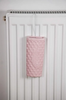 Keramický zvlhčovač – růžový s pírkem 250 ml | Isabelle Rose
